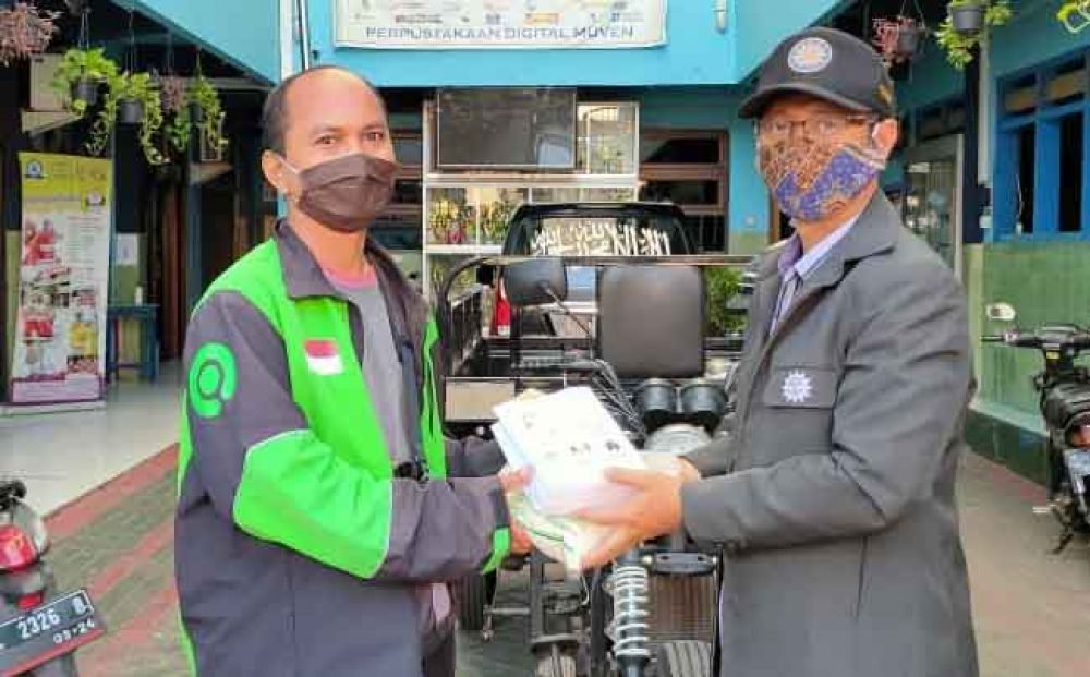 Pemberian bantuan pada ojek online