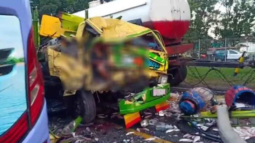 Kecelakaan di jalur PLTU Paiton antara truk dan bus Restu Mulya