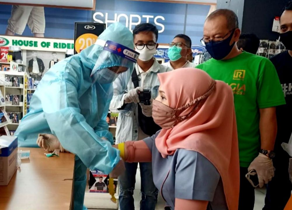 Rapid test di mal yang ada di Gresik