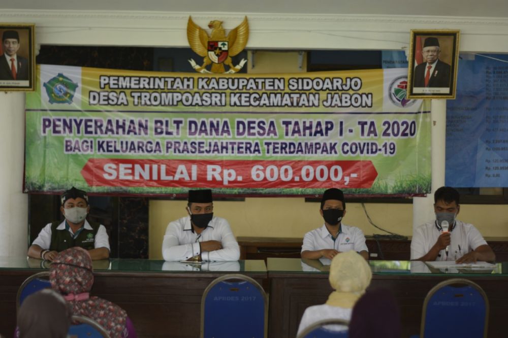 Penyerahan BLT Dana Desa di Kecamatan Jabon Sidoarjo