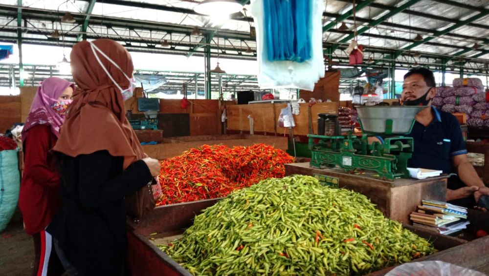 Aktivitas pedagang dan pengunjung di PIOS