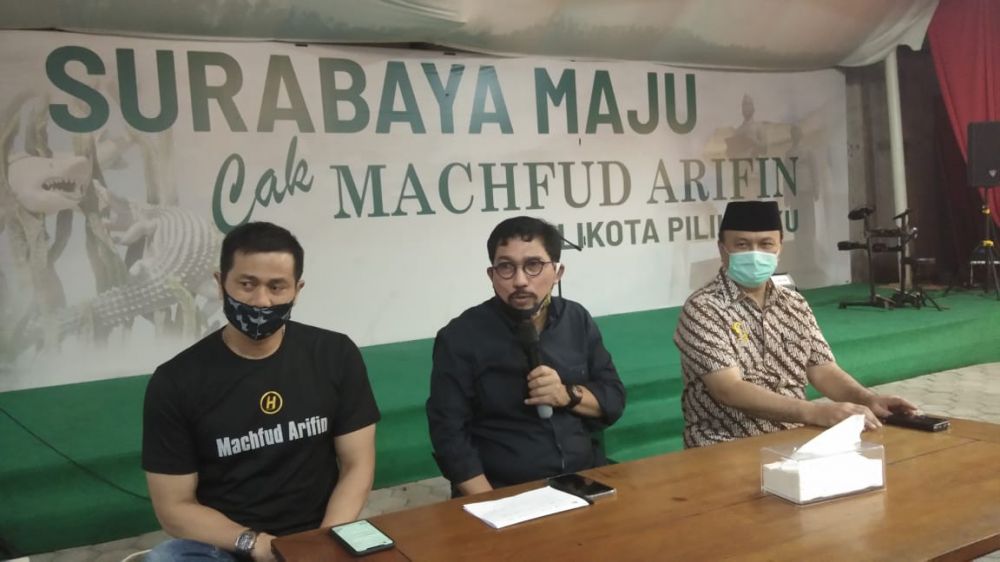 Irjen Pol (Purn) Machfud Arifin memberikan semangat ke relawan