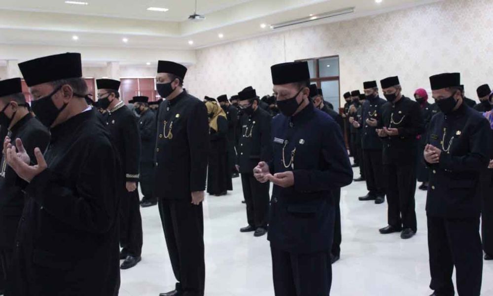 Pelantikan (pengukuhan) kepala sekolah dan pengawas di Gedung BKD Jatim (foto-foto: istimewa)