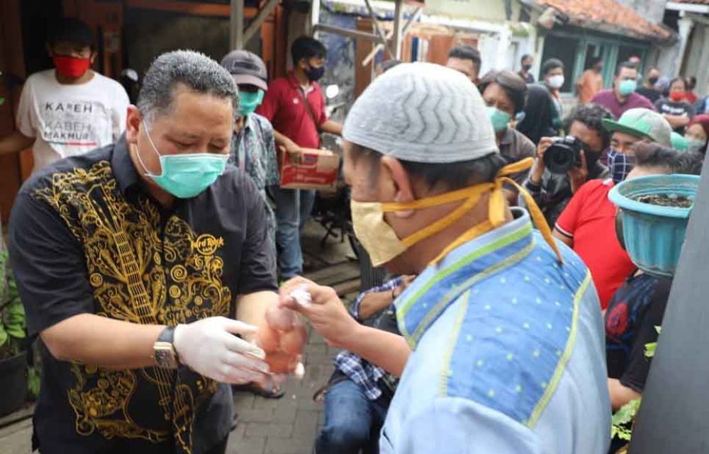 Wakil Wali Kota Surabaya Whisnu Sakti Buana saat bertatap muka dengan warga Kedung Turi, Kelurahan Kedungdoro, Kecamatan Tegalsari, Minggu (31/5/2020)
