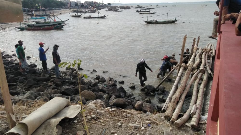 Korban tenggelam berhasil dievakuasi oleh warga