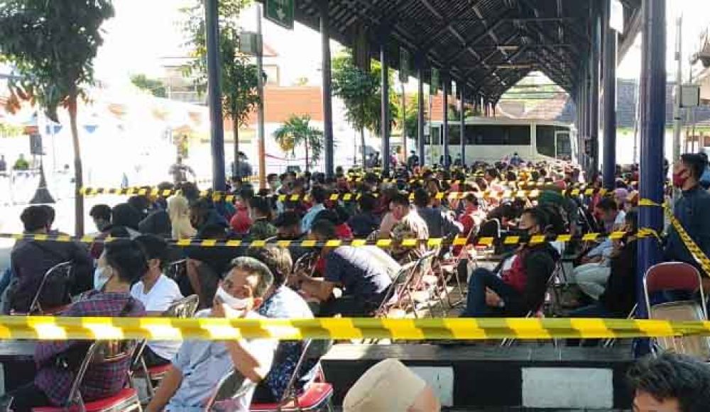 Pelaksanaan rapid test gratis di Terminal Bratang