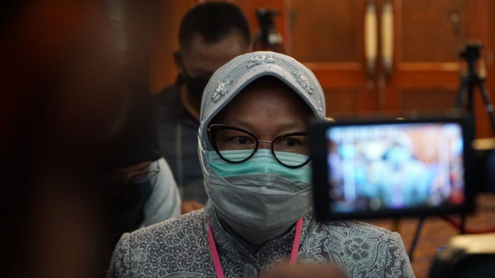 Wali Kota Risma usai Rapat Pengarahan Percepatan Penanganan Covid-19 bersama Menkopolhukam dan Mendagri di Hotel JW Marriot Surabaya, Jumat (26/6/2020)
