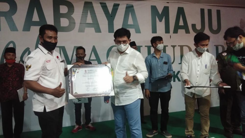 Irjen Pol (Purn) Machfud Arifin dan barisan relawan pendukung di aula gedung Machfud Arifin Center