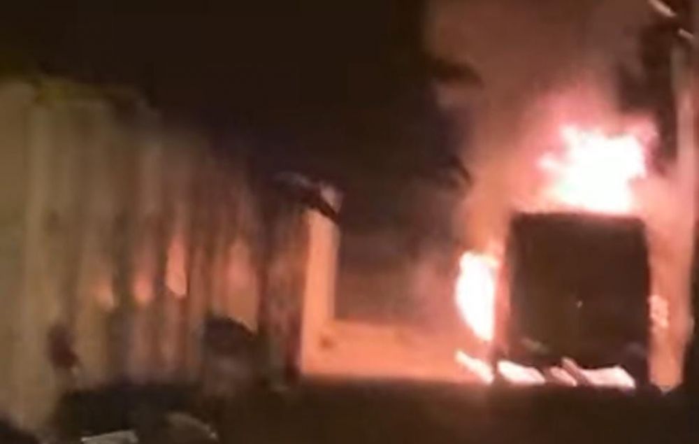 Terbakarnya mobil Via Vallen (foto-foto: InstaStory @viavallen)