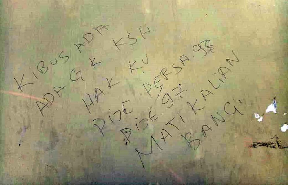 Coretan bernada ancaman dari PJ pembakar mobil Via Vallen