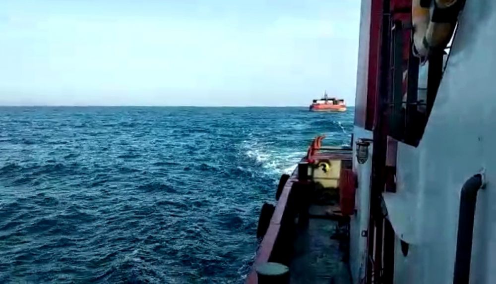 Penampakan Kapal TB Immanuel WGSR 3 saat menarik Kapal Tongkang AP GIO di Perairan Lombok NTB sebelum dilaporkan hilang