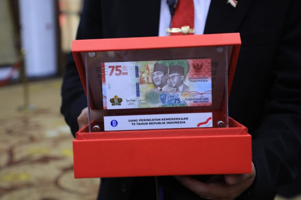 Souvenir uang baru pecahan Rp 75 ribu