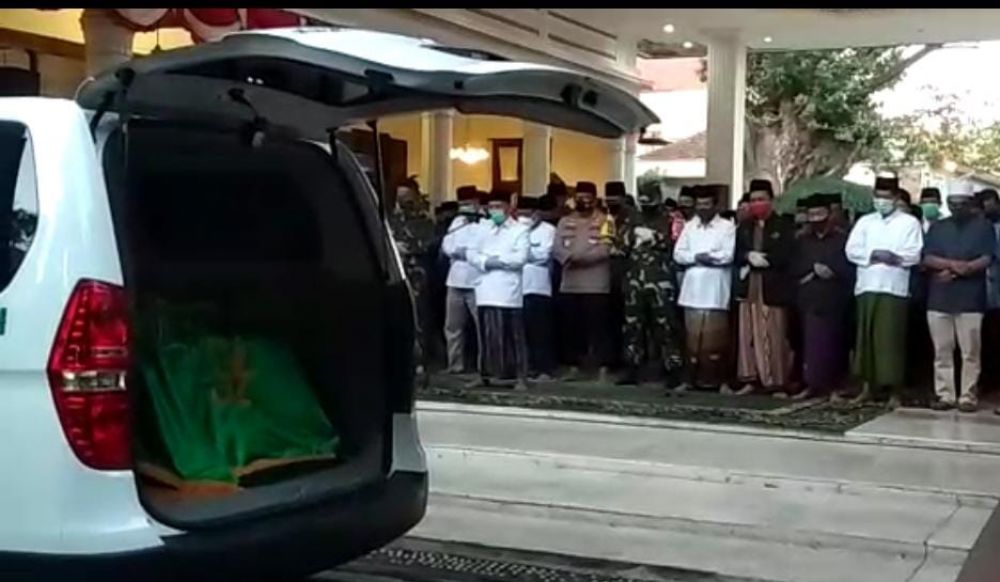 Salat Jenazah Plt Bupati Sidoarjo Diduga Abaikan Protokol Kesehatan