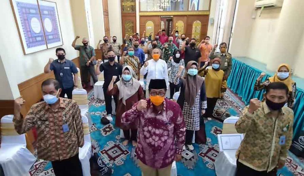 Para pengelola gedung resepsi