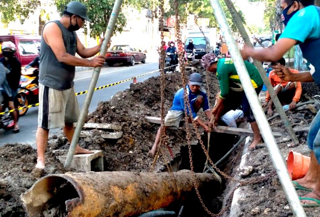 Ilustrasi proyek pria PDAM (Foto: Dok. jatimnow.com)