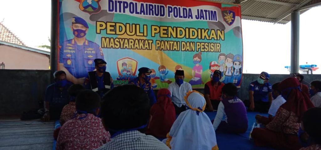 Program Polairud Peduli Pendidikan Masyarakat Pantai dan Pesisir