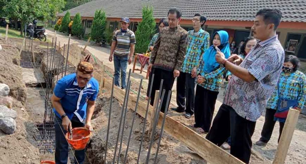 Peletakan batu pertama pembangunan balai latihan kerja