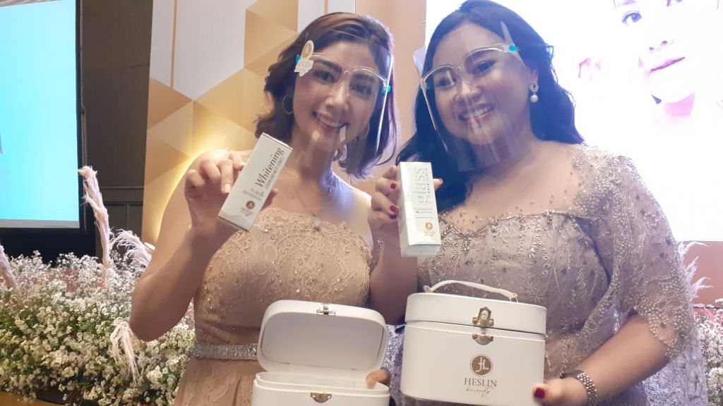 Delta Hesti dan Linda Wan tunjukkan produk mereka