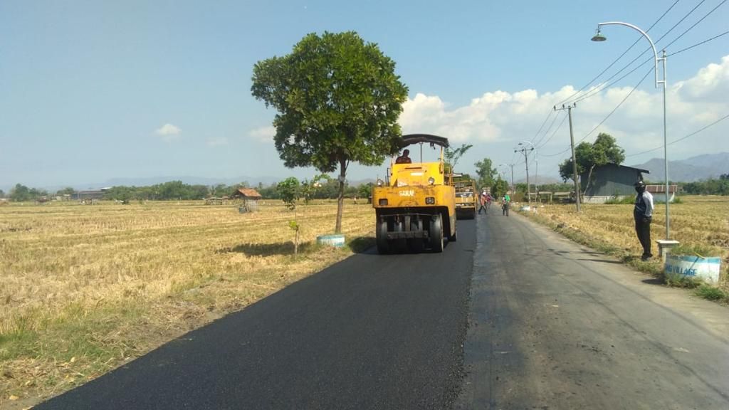 Perbaikan jalan di Ponorogo (foto dokumen)