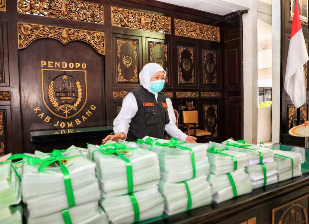 Sederet Bantuan untuk Bangkitkan UMKM Diserahkan Khofifah di Jombang