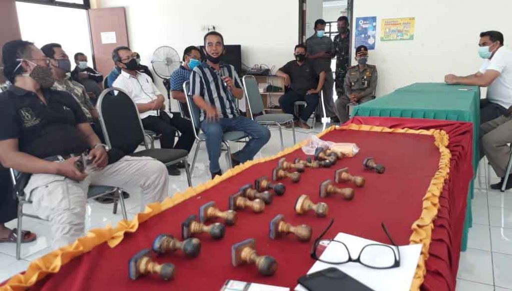 Para pengurus RT dan RW Kelurahan Jeruk tolak Perwali Nomor 28

