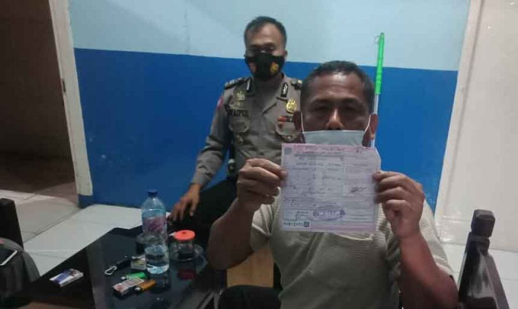 Tilang diberikan kepada sopir Innova

