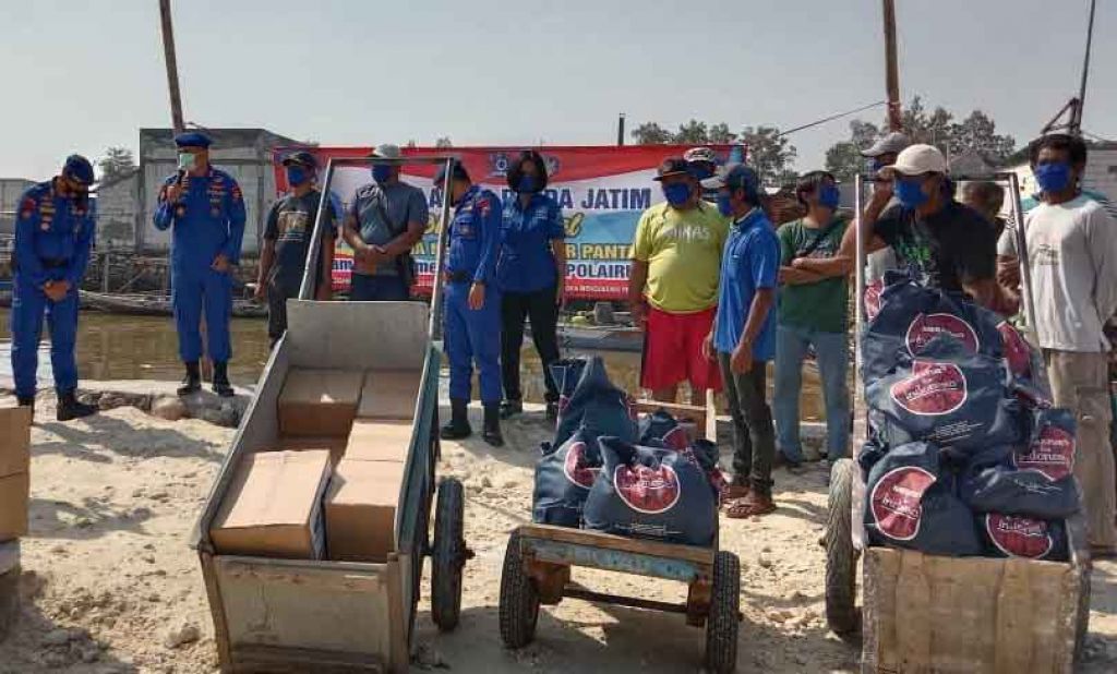 Kegiatan baksos di kampung nelayan