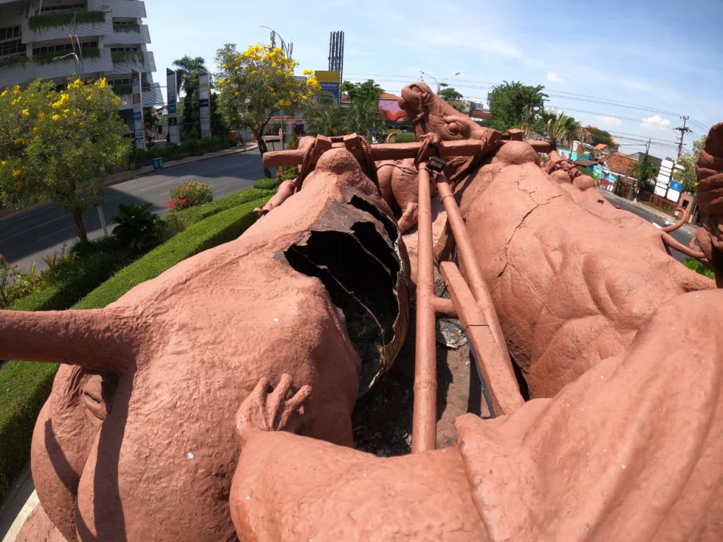 Foto-foto: Patung Karapan Sapi (Eric Ireng/ Suroboyo.Live)