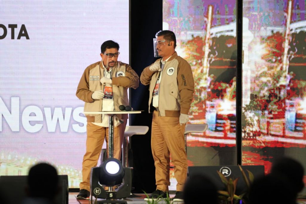 Paslon Machfud Arifin-Mujiaman dalam debat kedua Pilwali Surabaya 2020

