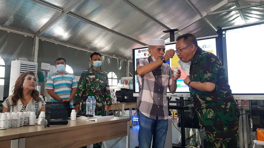 Pemberian bantuan ke tenaga kesehatan