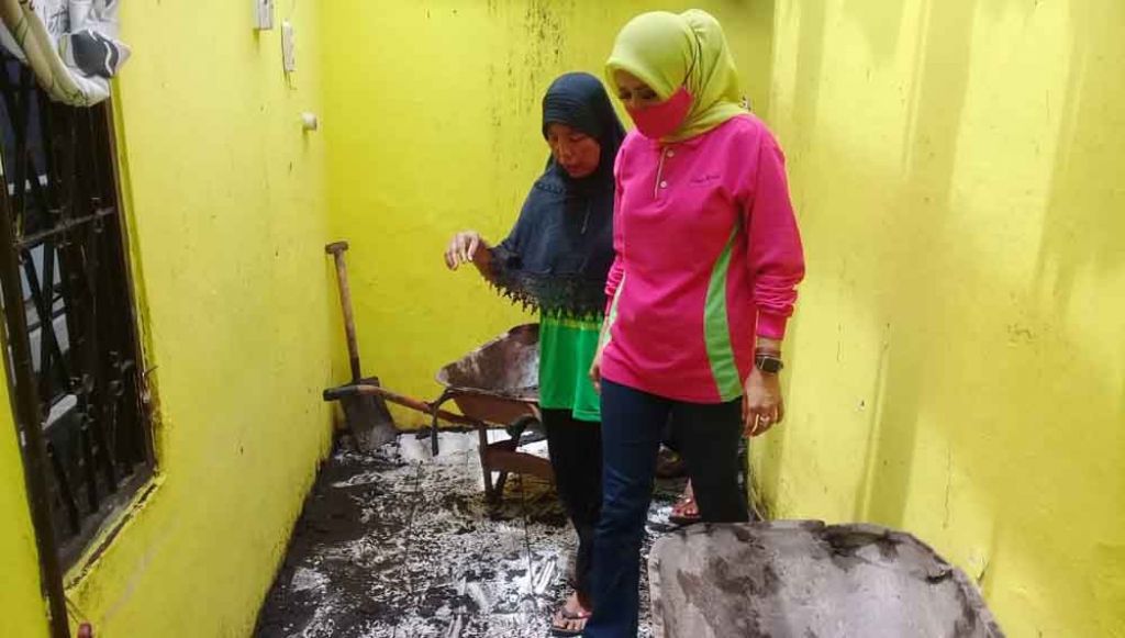 Asrilia Kurniati kunjungi rumah warga di Sidoarjo yang terbakar