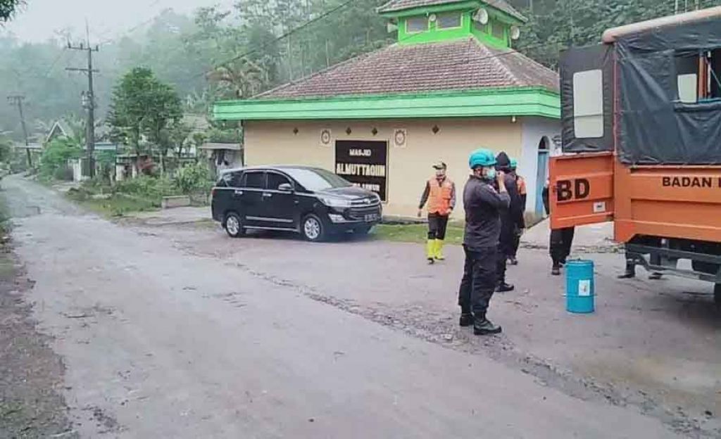 Gunung Semeru Meletus, Desa di Malang Diguyur Hujan Abu