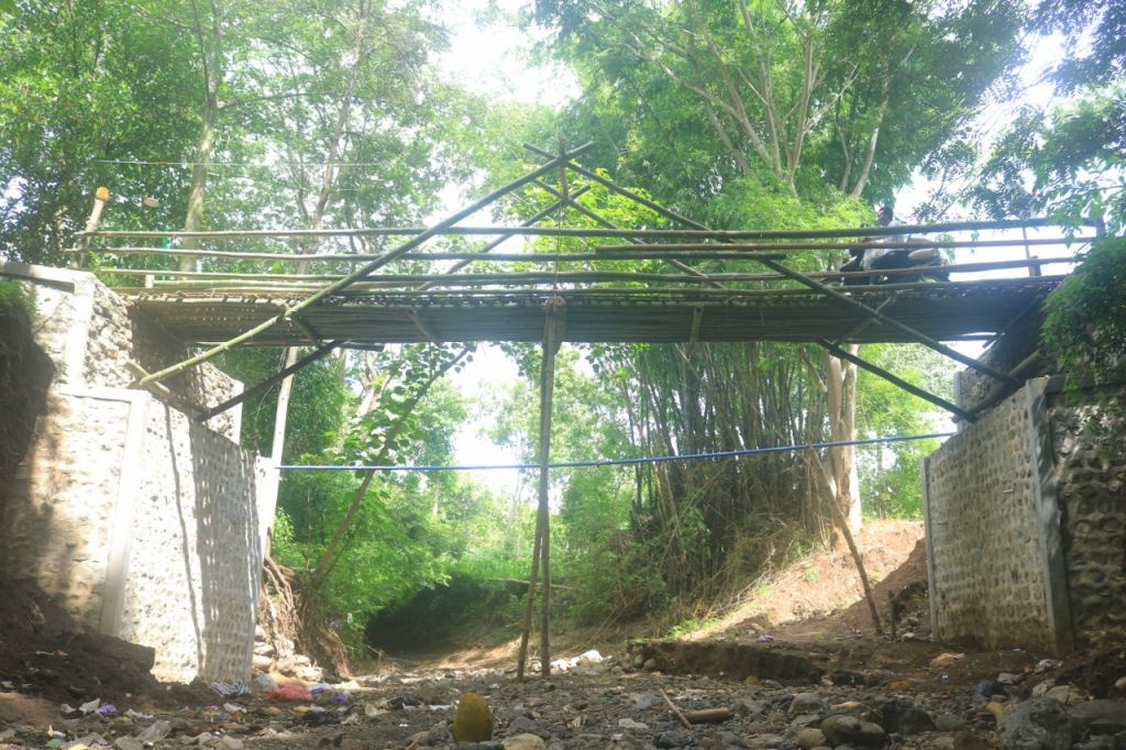 Pilihan Pembaca: Viral Jembatan Bambu hingga Pemotor Wanita Tewas