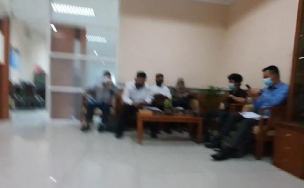 Sejumlah orang yang akan tes di Dinas Kominfo Jatim