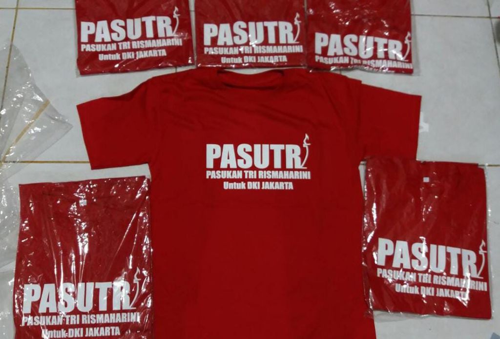 Kaos 'Pasutri Pasukan Tri Rismaharini untuk DKI Jakarta'