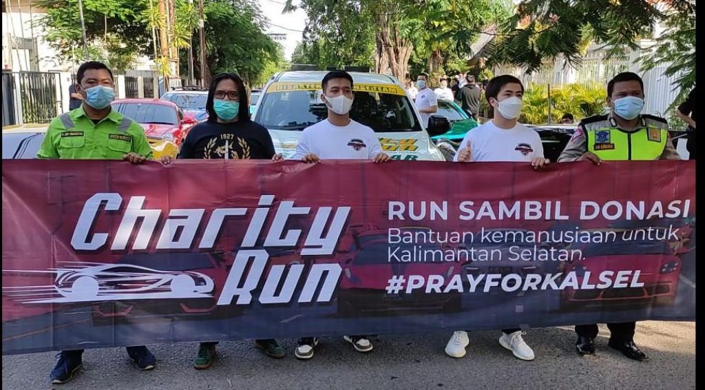 Super Car Humanis (SCH) menghibahkan satu unit mobil Mitsubishi L200 kepada Bonek Green Nord