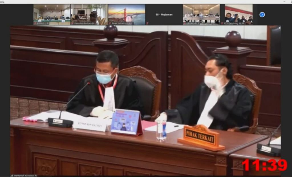 Kuasa Hukum Ipuk-Sugirah saat mengikuti persidangan MK