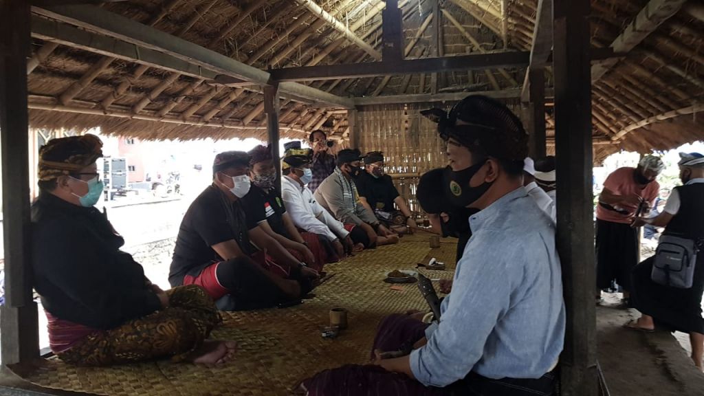 Kidung Suci Doa Tolak Balak Bergema di Lereng Gunung Rinjani