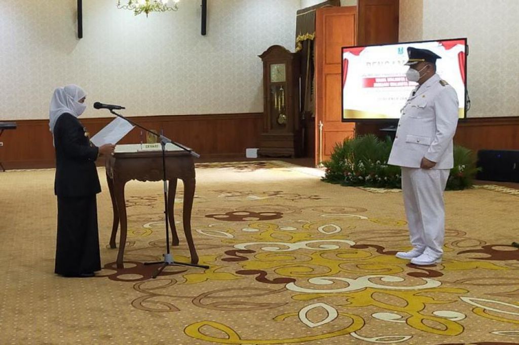 Pelantikan Whisnu Sakti Buana menjadi wali kota Surabaya oleh Gubernur Khofifah (Foto: Tito/jatimnow.com)