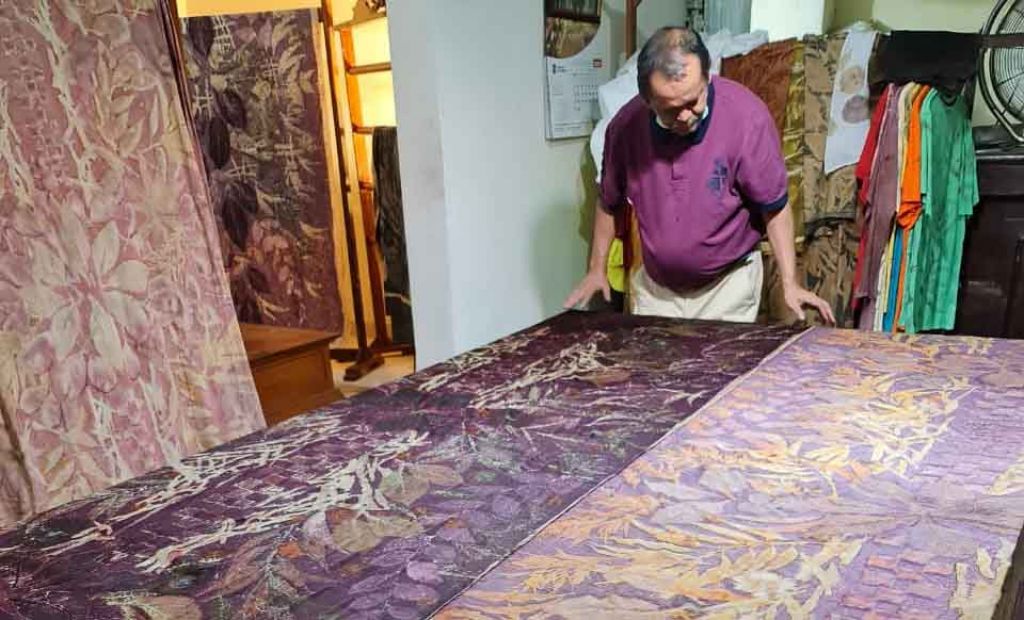 Buat Buku, Owner Namira Ecoprint Ajak Ibu-ibu Berkarya di Masa Pandemi