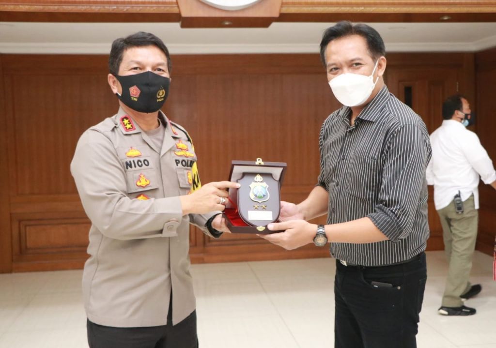 Kapolda Jatim Irjen Pol Nico Afinta bersama Ketua AMSI Jatim Arief Rahman