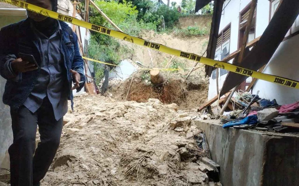 Dokumen foto Camat Pasean Munafi'

