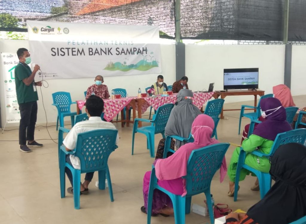 Pelatihan untuk 25 kader lingkungan Desa Manyarejo, Kecamatan Manyar, Kabupaten Gresik yang digelar PT Cargill Indonesia