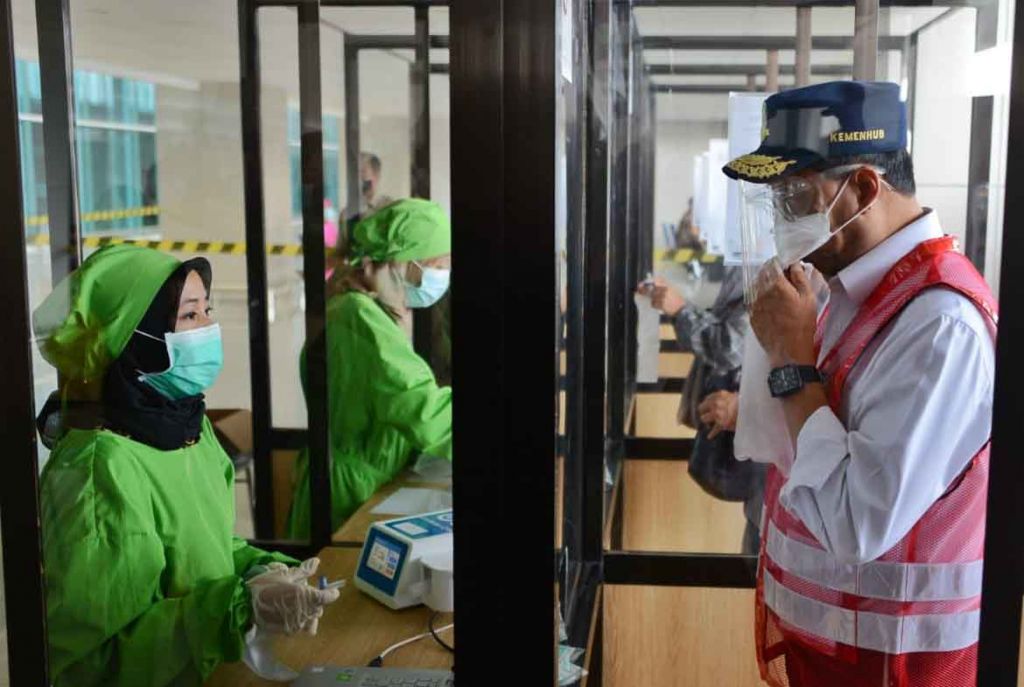 Sidak ke Juanda, Menhub Budi Targetkan GeNose Dipakai di 100 Bandara Indonesia