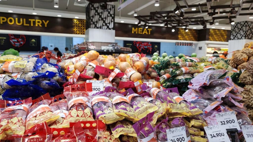 Hero Supermarket beri diskon 50 persen untuk seluruh konsumen di Indonesia
