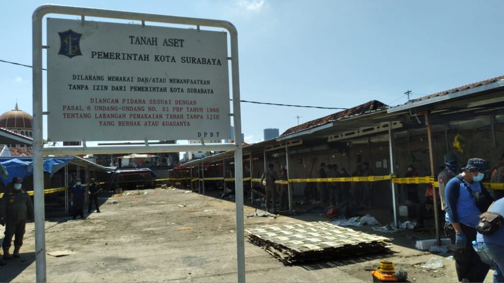 Pasar Pandegiling Disegel, Pedagang Minta Pemkot Surabaya Juga Tertibkan Koblen