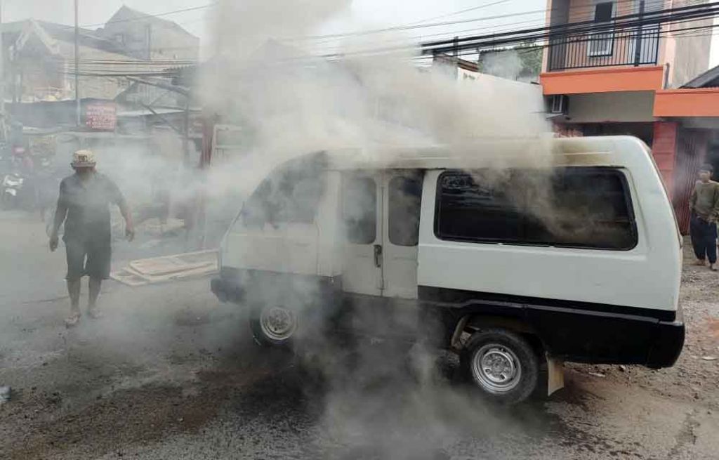 Bemo lyn HG yang terbakar/ foto istimewa