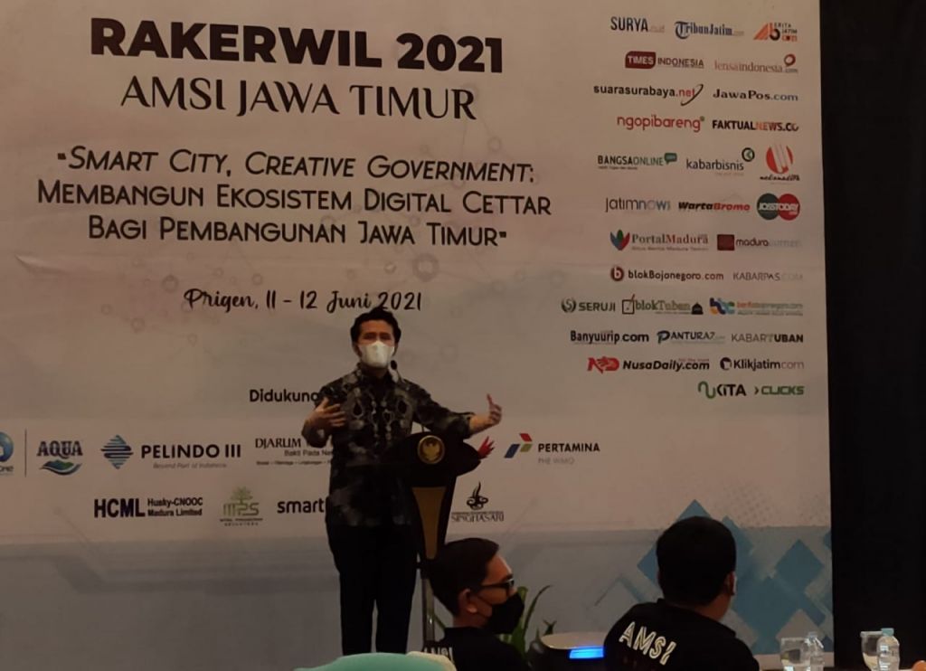Wagub Jatim, Emil Elestianto Dardak saat mengisi seminar nasional yang diselenggarakan AMSI Jatim