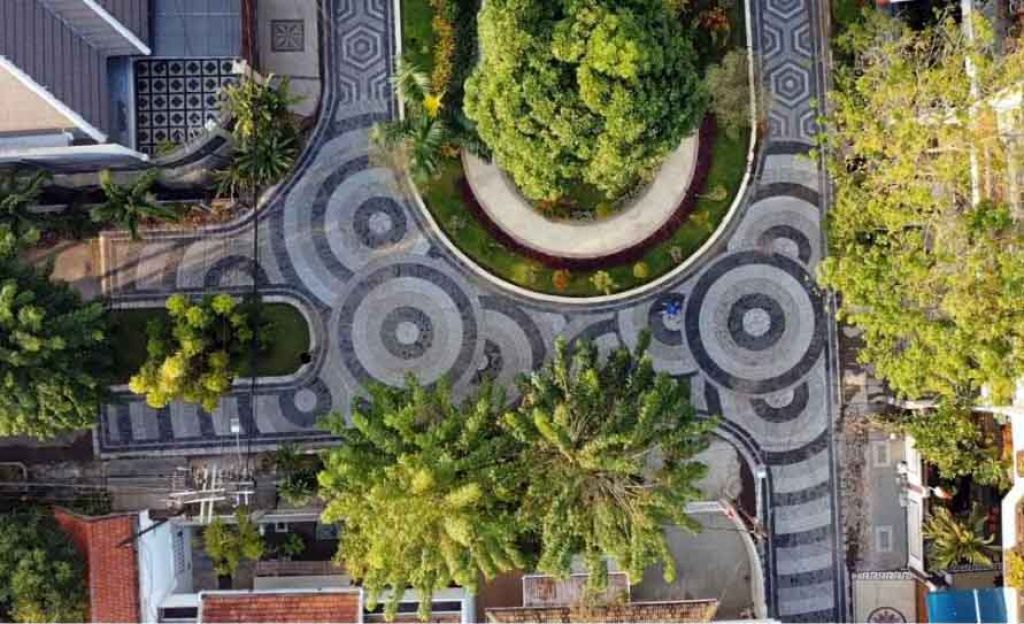 Tarik Wisatawan, Taman dan Kampung Kota Surabaya Dipasang Paving 3 Dimensi