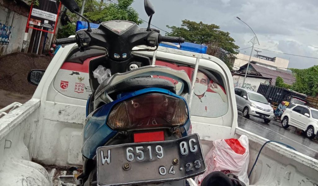 Motor yang mengalamai kecelakaan dibawa ke unita laka lantas (Foto: istimewa)